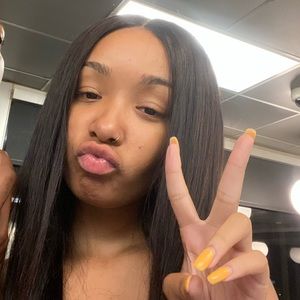 Meet your Posher, Nia